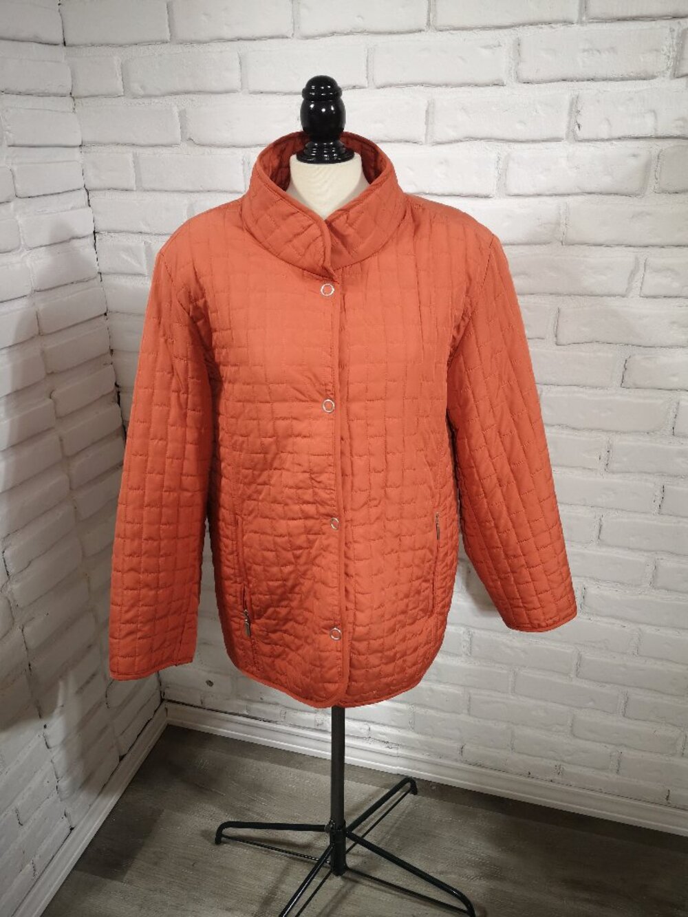 Jane Ashley Woman Size 1X Orange/Rust Lightly Quilted Snap Closure Jacket